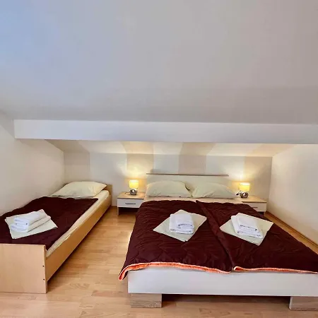 In 41596 Apartment *